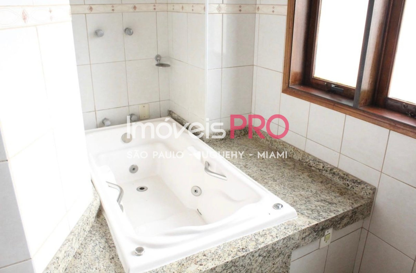 Foto :: IP40644
