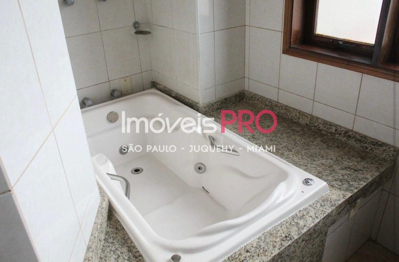 Foto :: IP40644