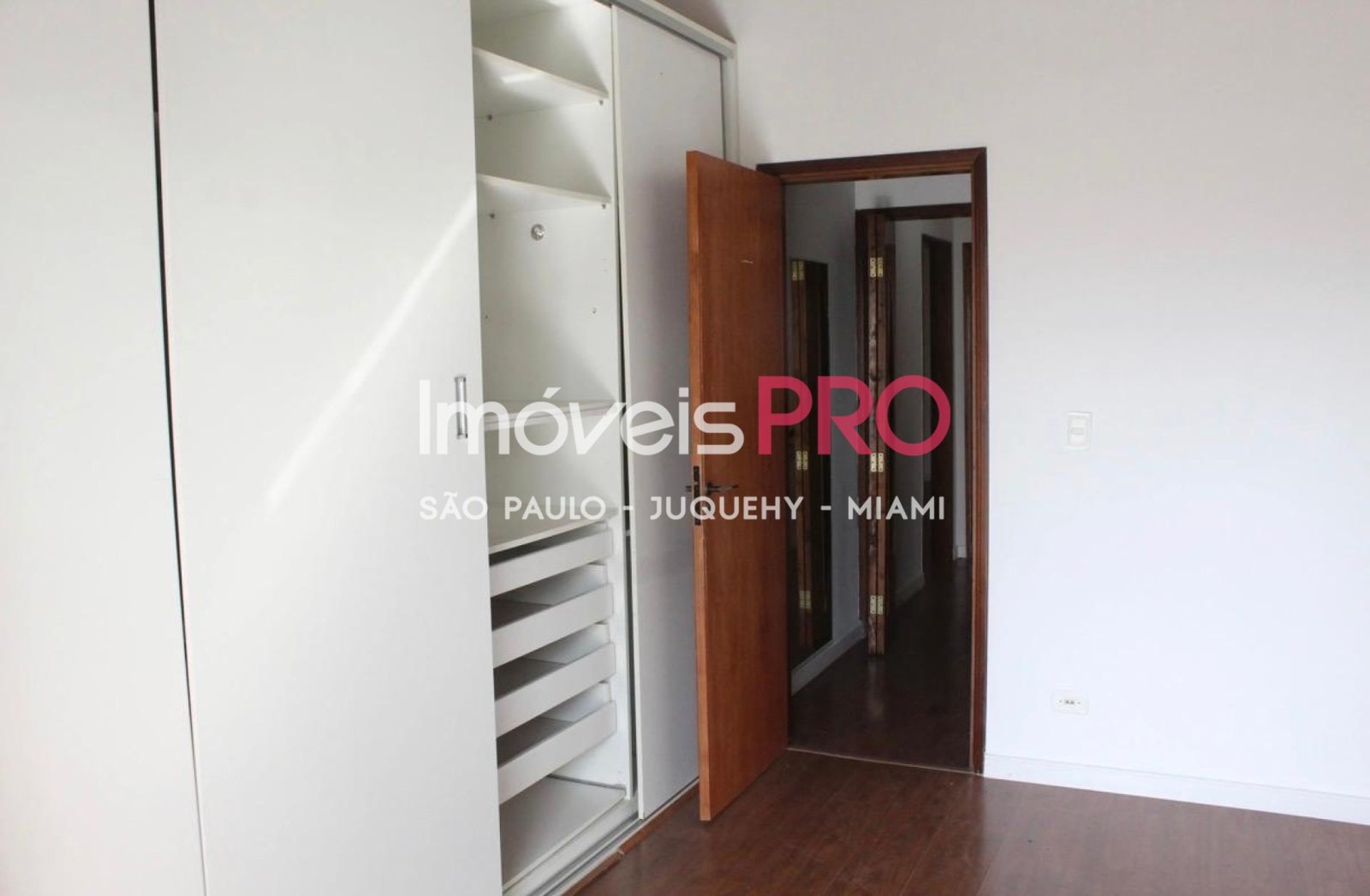 Foto :: IP40644