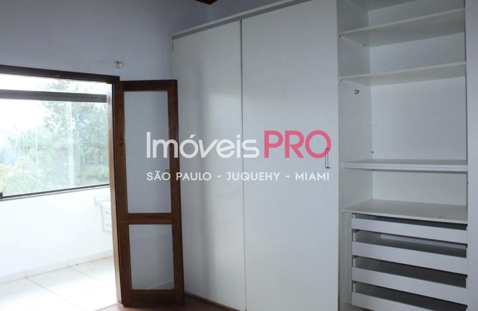 Foto :: IP40644