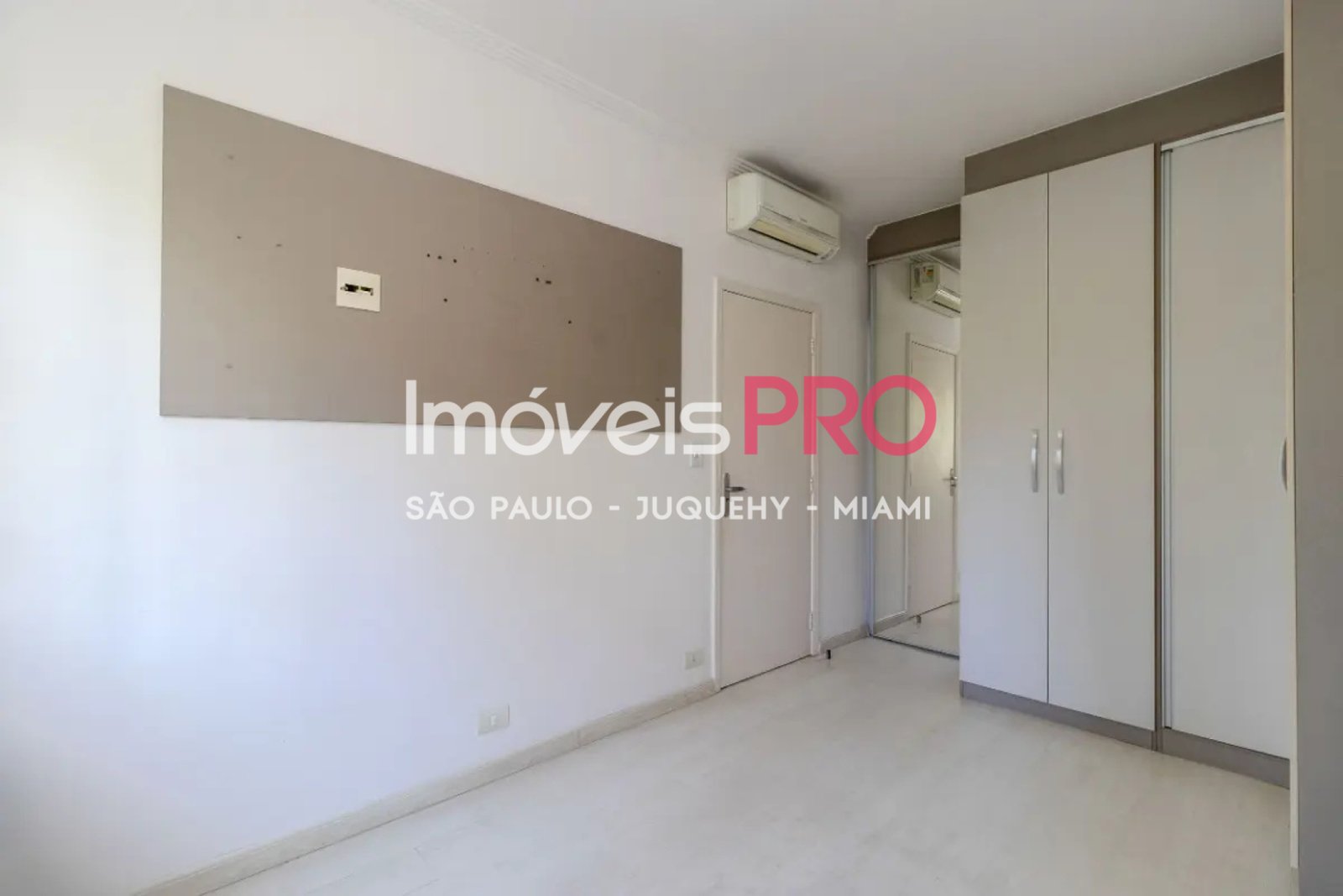 Foto :: https://assets.imoveispro.com.br/thumb/IP40654/apartamento-venda-itaim-bibi_IP40654_17_1920x1080.jpg?