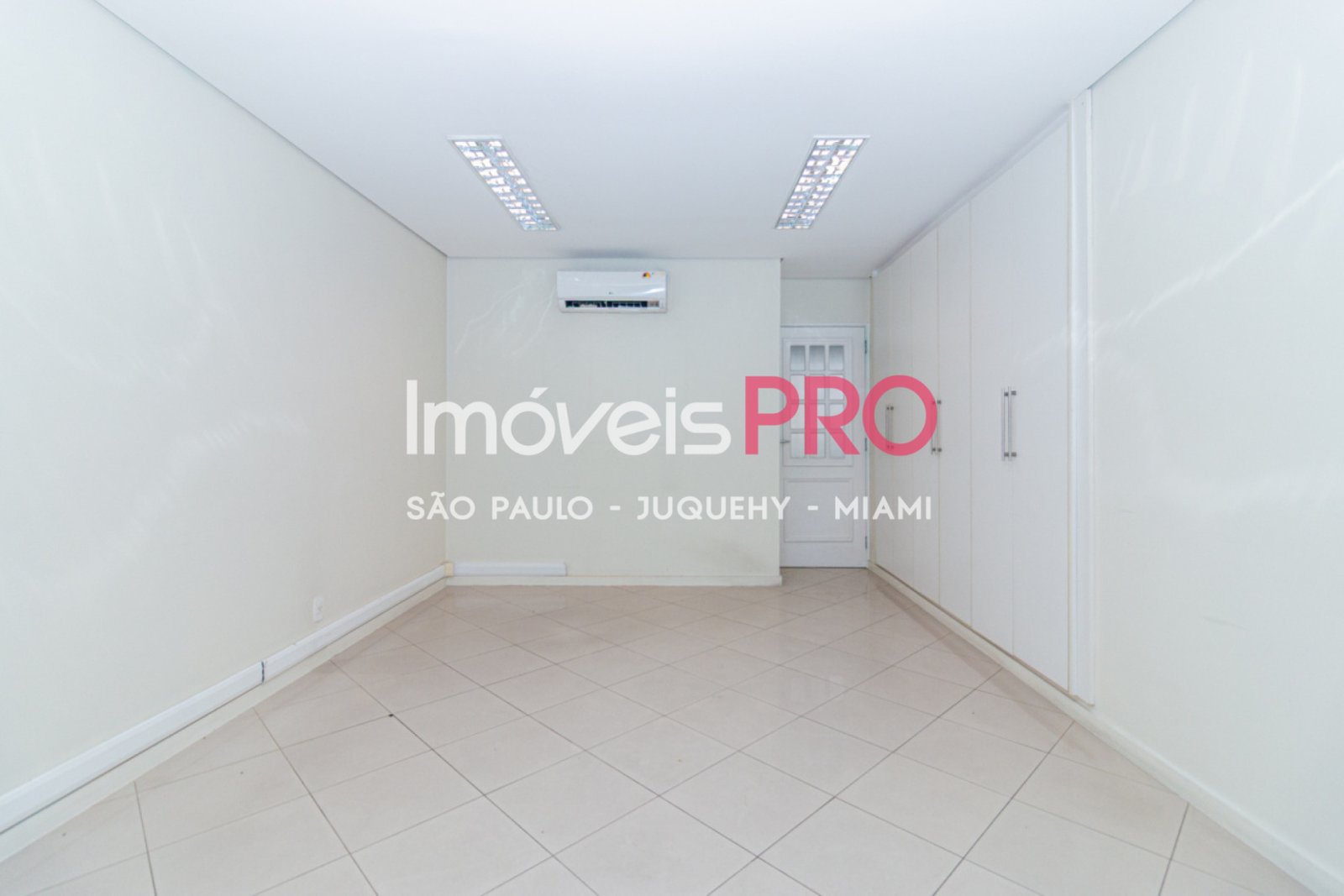 Foto :: IP40658