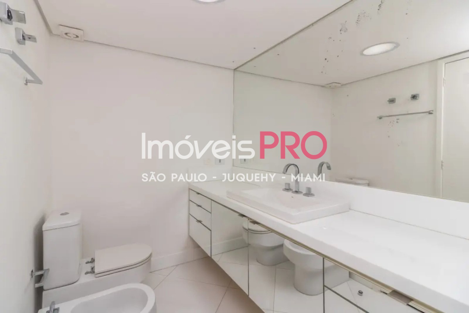 Foto :: https://assets.imoveispro.com.br/thumb/IP40662/triplex-venda-itaim-bibi_IP40662_17_1920x1080.jpg?