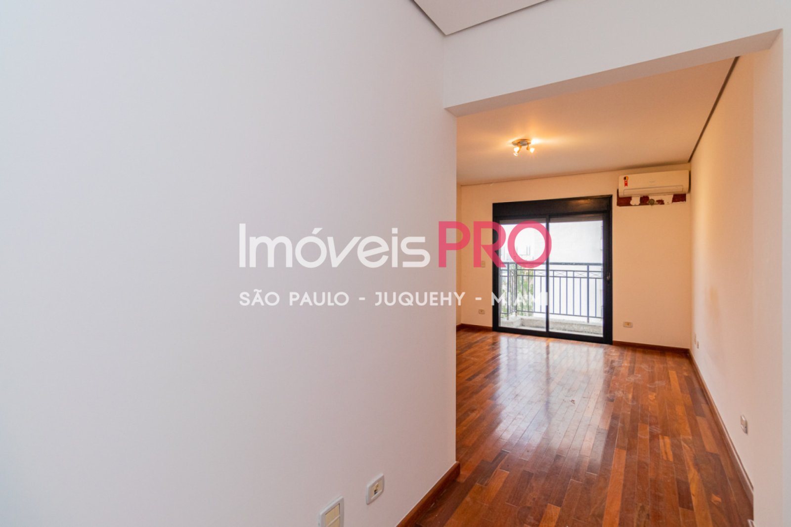 Foto :: IP40663