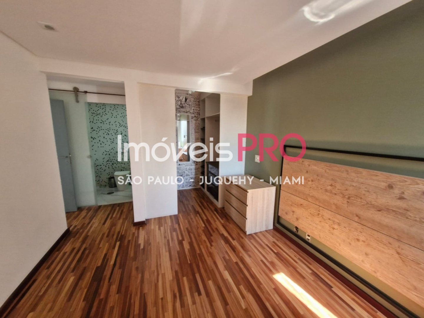 Foto :: IP40668