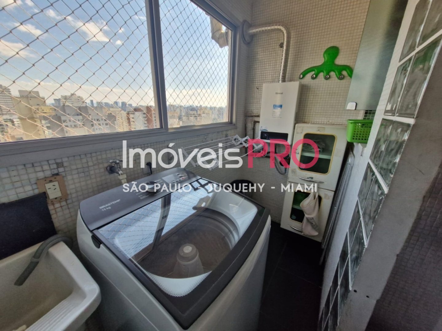 Foto :: IP40668