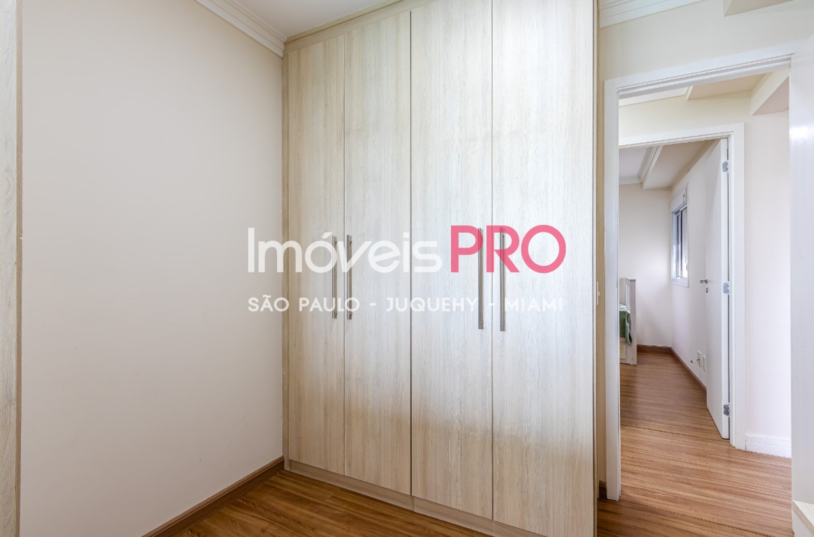 Foto :: IP40684