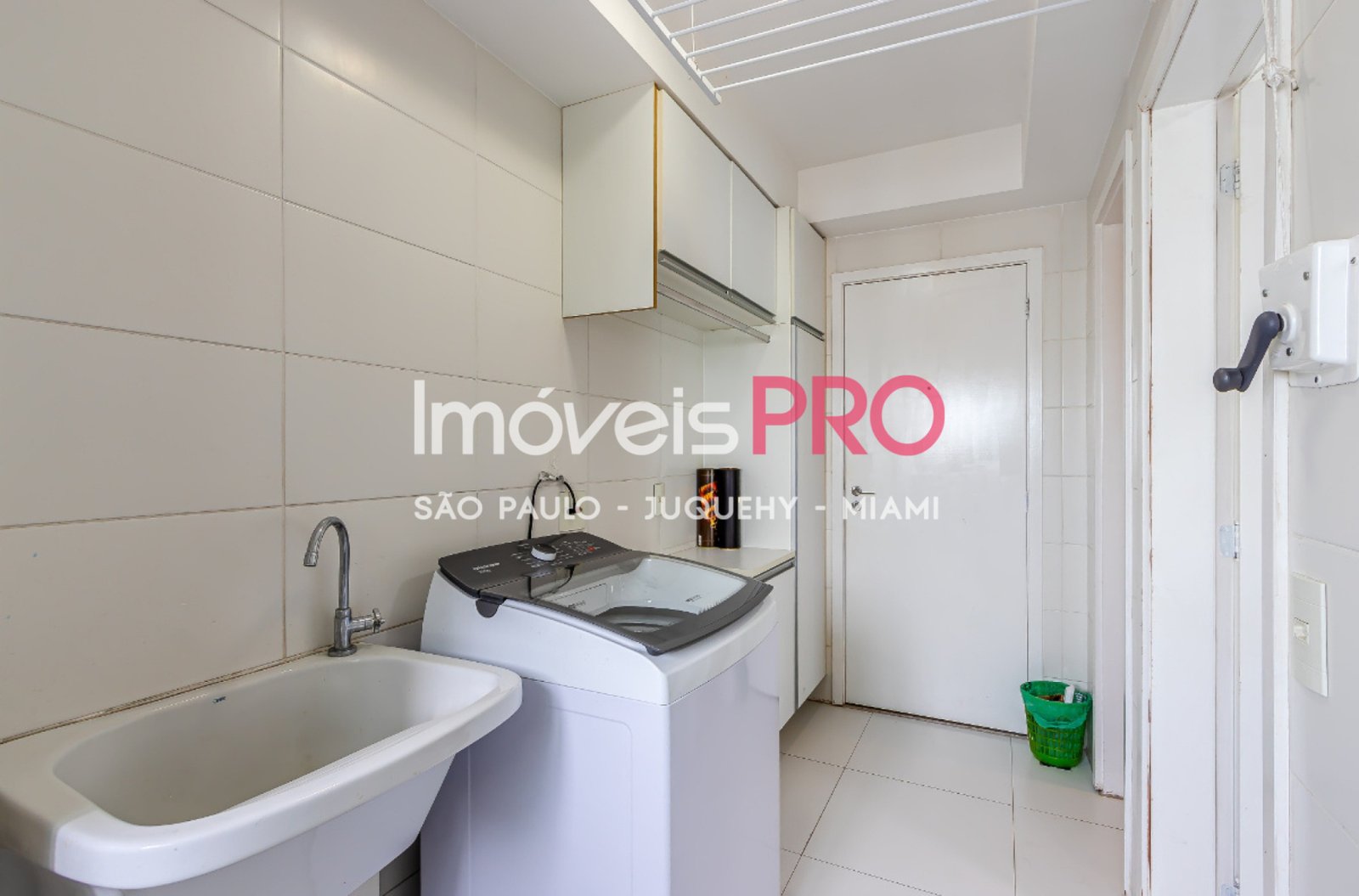 Foto :: IP40684
