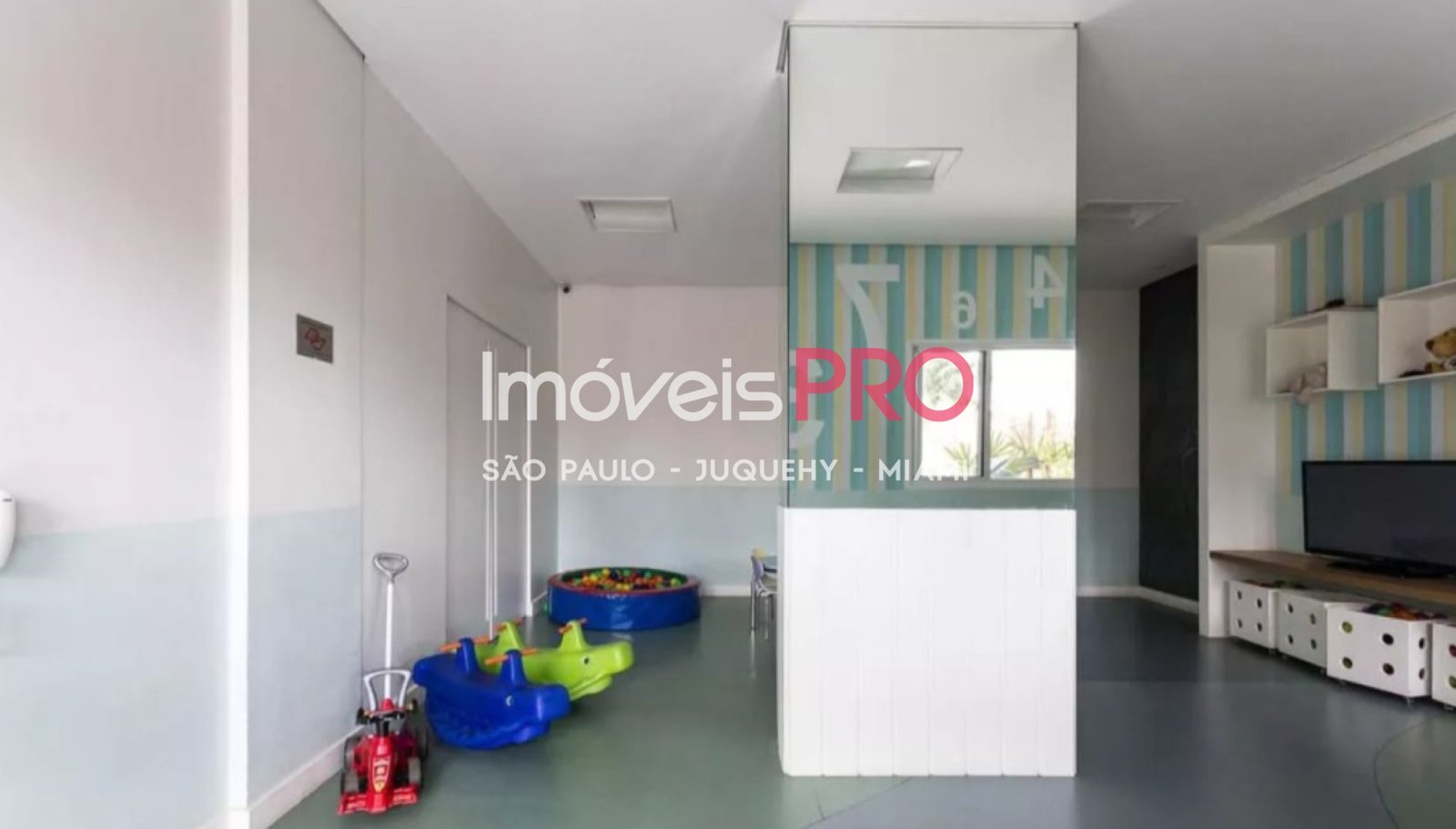 Foto :: IP40684
