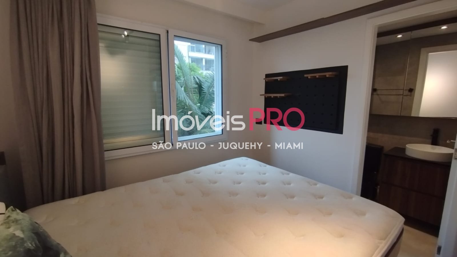 Foto :: IP40685