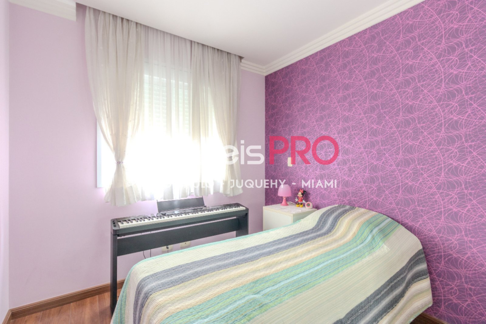 Foto :: IP40699