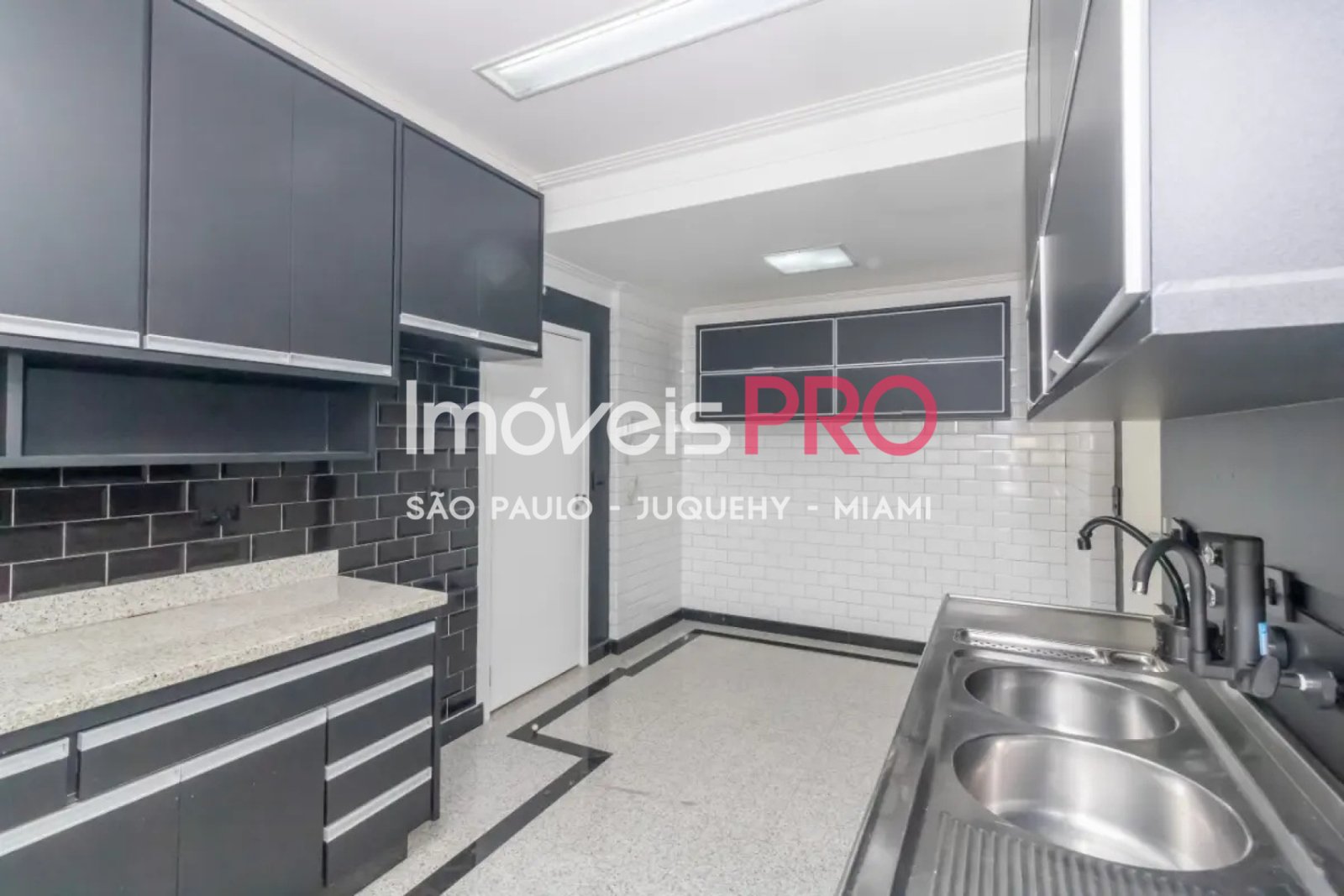 Foto :: https://assets.imoveispro.com.br/thumb/IP40724/apartamento-venda-itaim-bibi_IP40724_11_1920x1080.jpg?