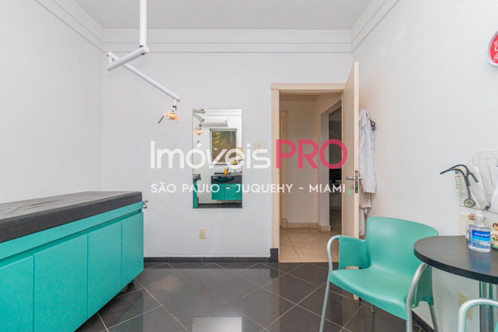 Foto :: https://assets.imoveispro.com.br/thumb/IP40735/casa-venda-indianopolis_IP40735_11_1920x1080.jpg?