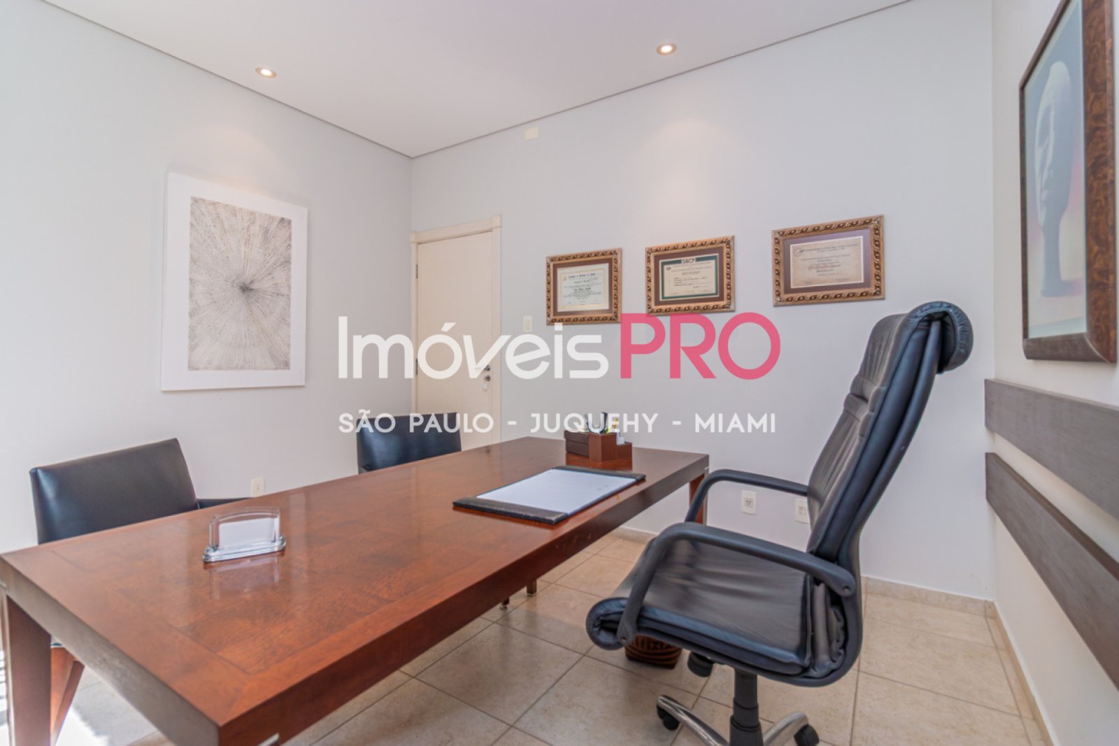 Foto :: https://assets.imoveispro.com.br/thumb/IP40735/casa-venda-indianopolis_IP40735_23_1920x1080.jpg?