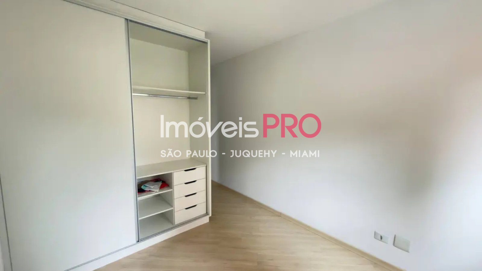 Foto :: IP40762