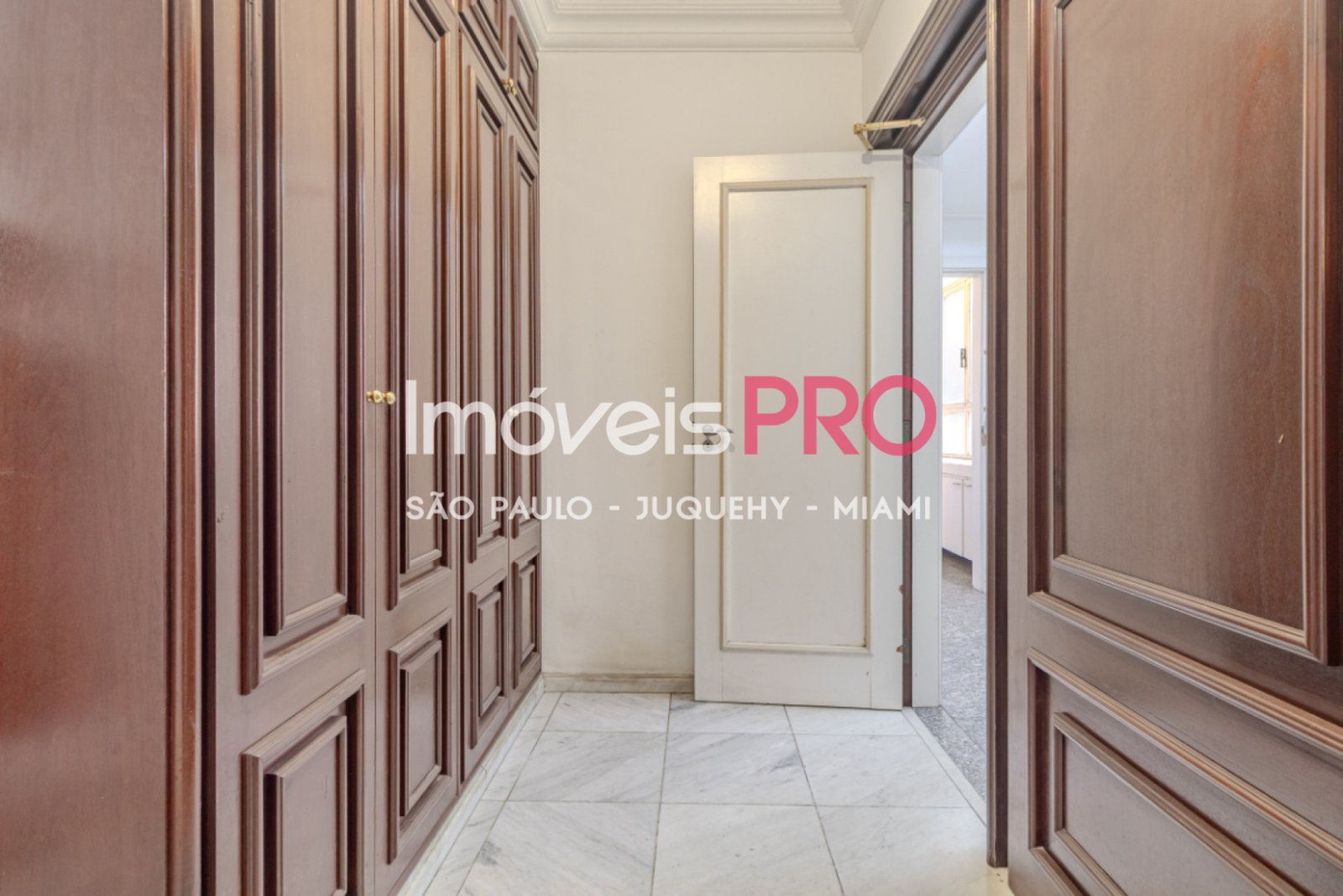 Foto :: https://assets.imoveispro.com.br/thumb/IP40766/apartamento-venda-higienopolis_IP40766_17_1920x1080.jpg?