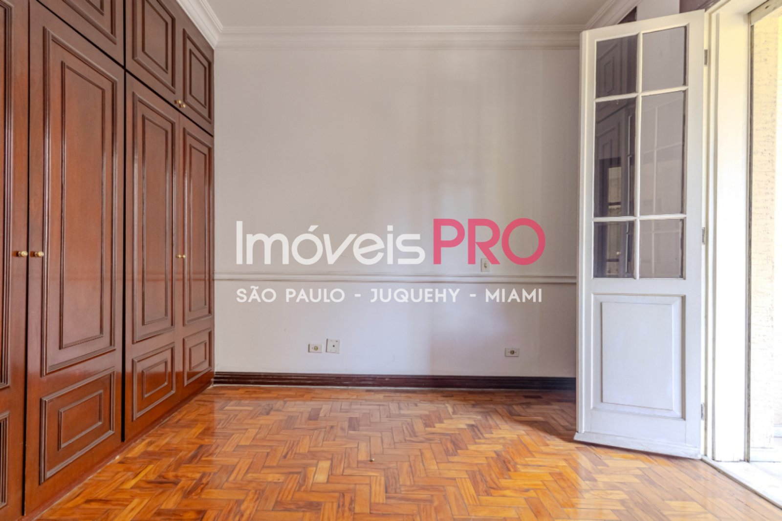 Foto :: IP40766