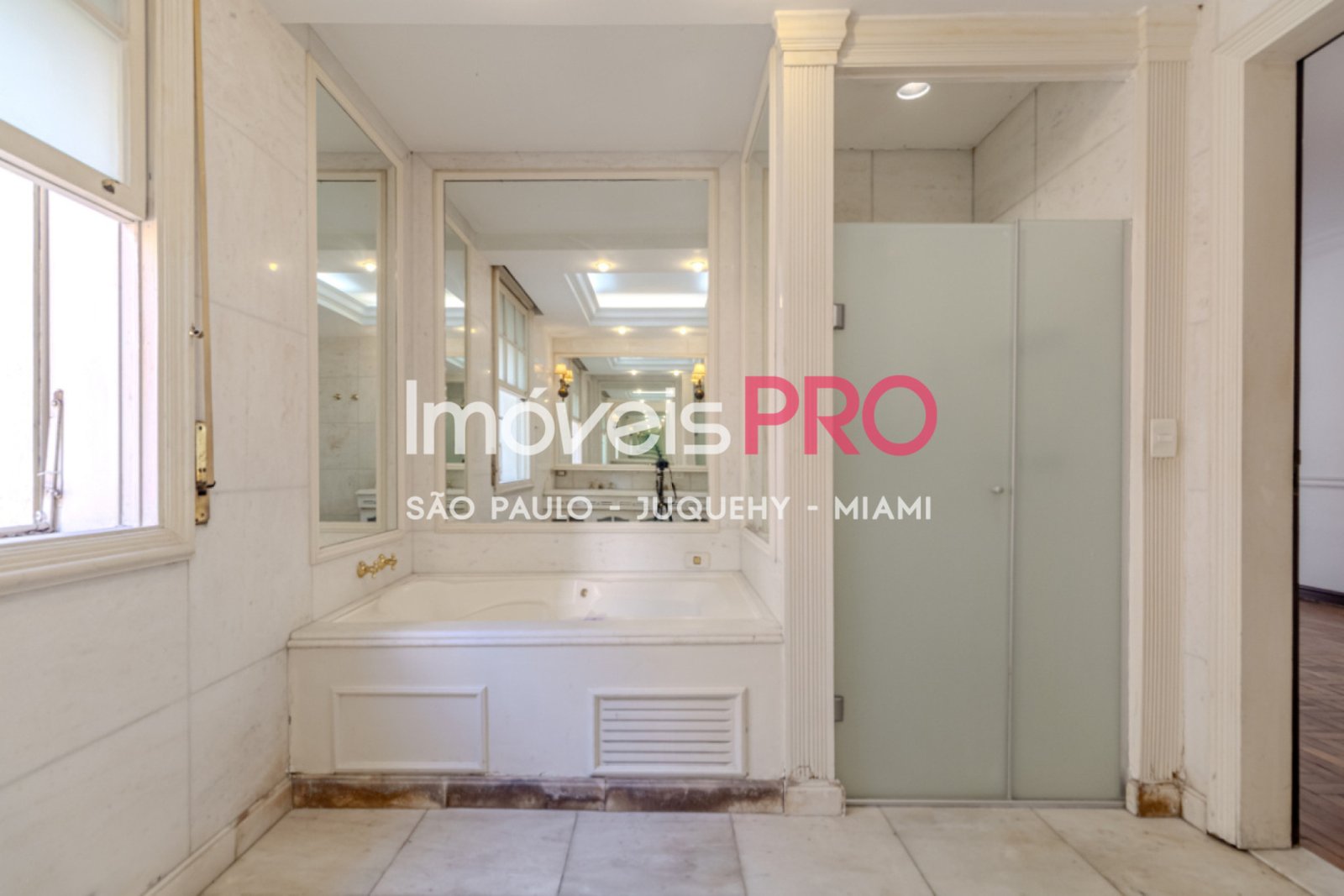 Foto :: IP40766