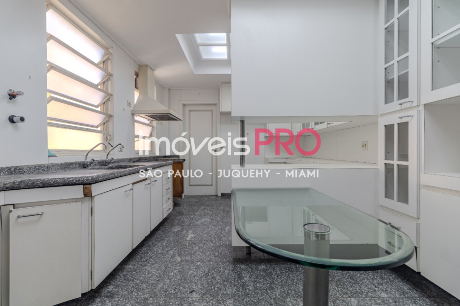 Foto :: https://assets.imoveispro.com.br/thumb/IP40766/apartamento-venda-higienopolis_IP40766_35_1920x1080.jpg?