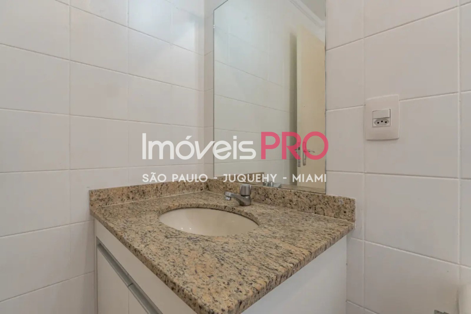 Foto :: IP40767