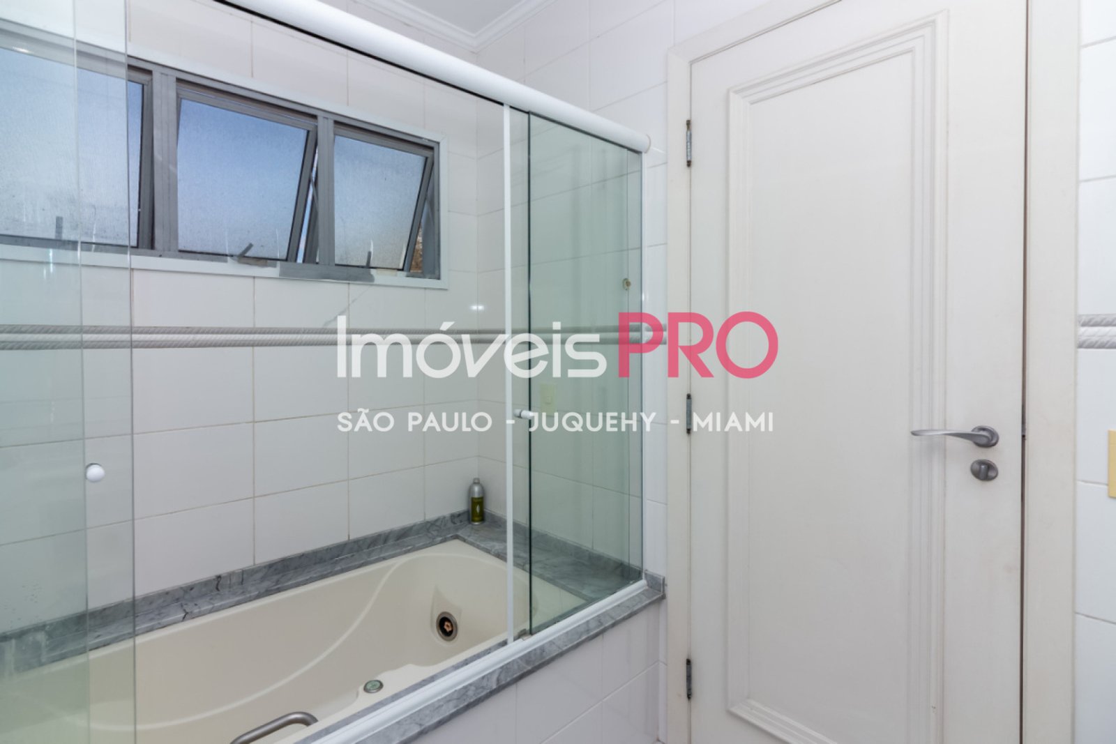 Foto :: IP40776