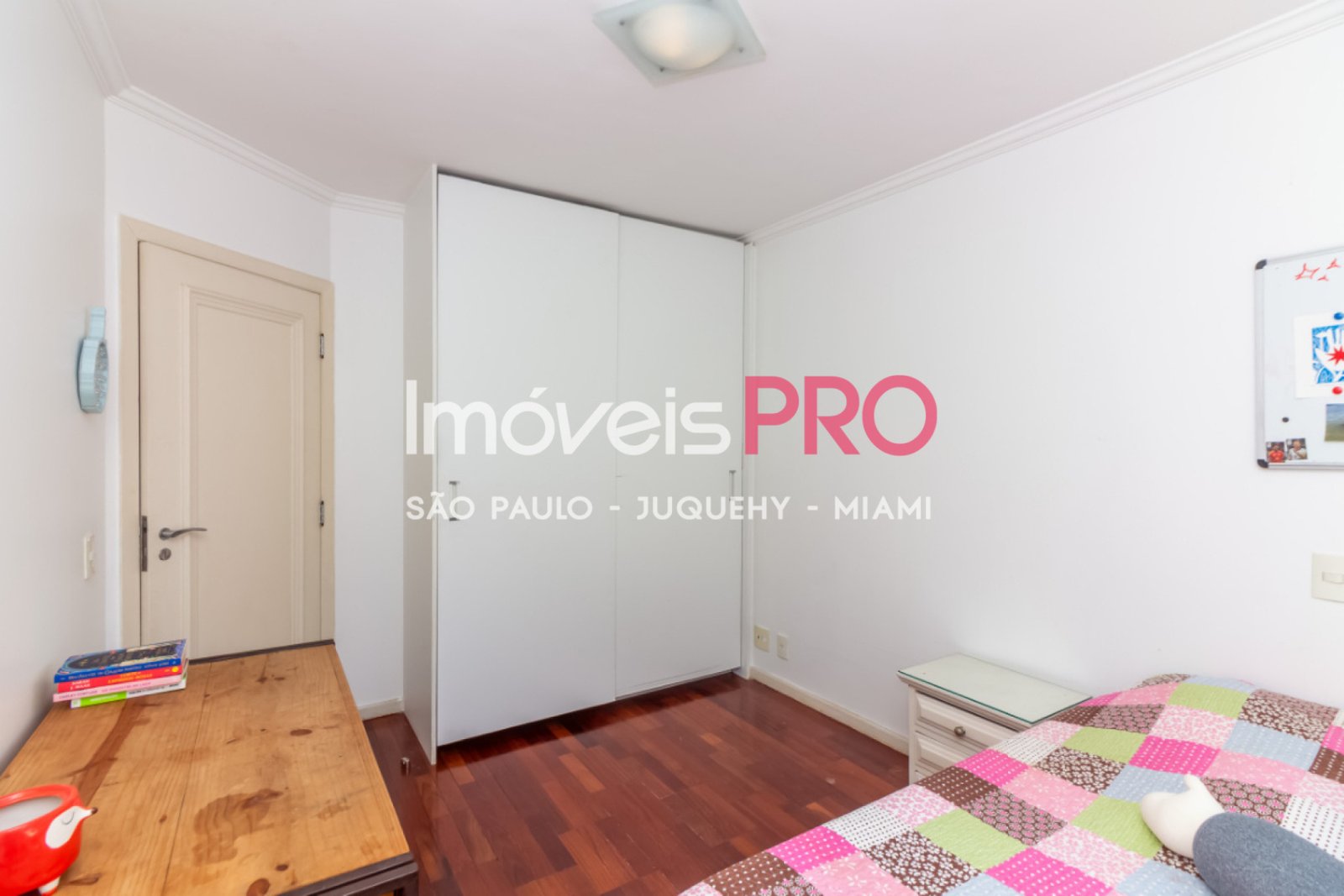 Foto :: IP40776