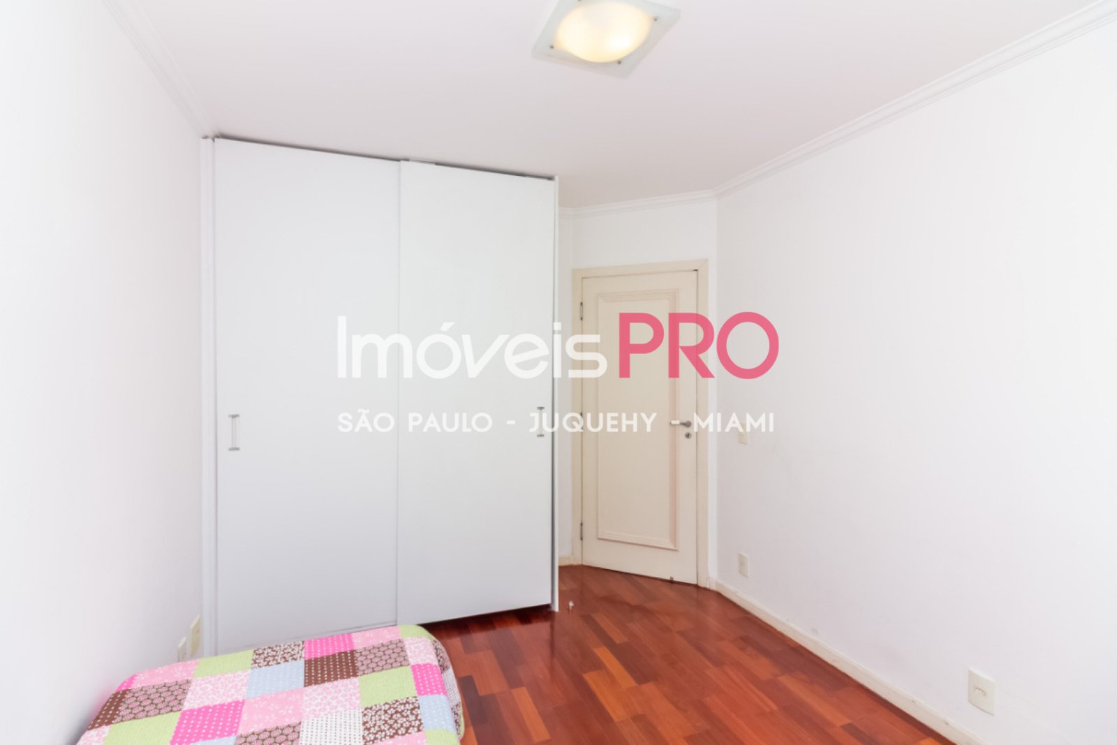Foto :: IP40776