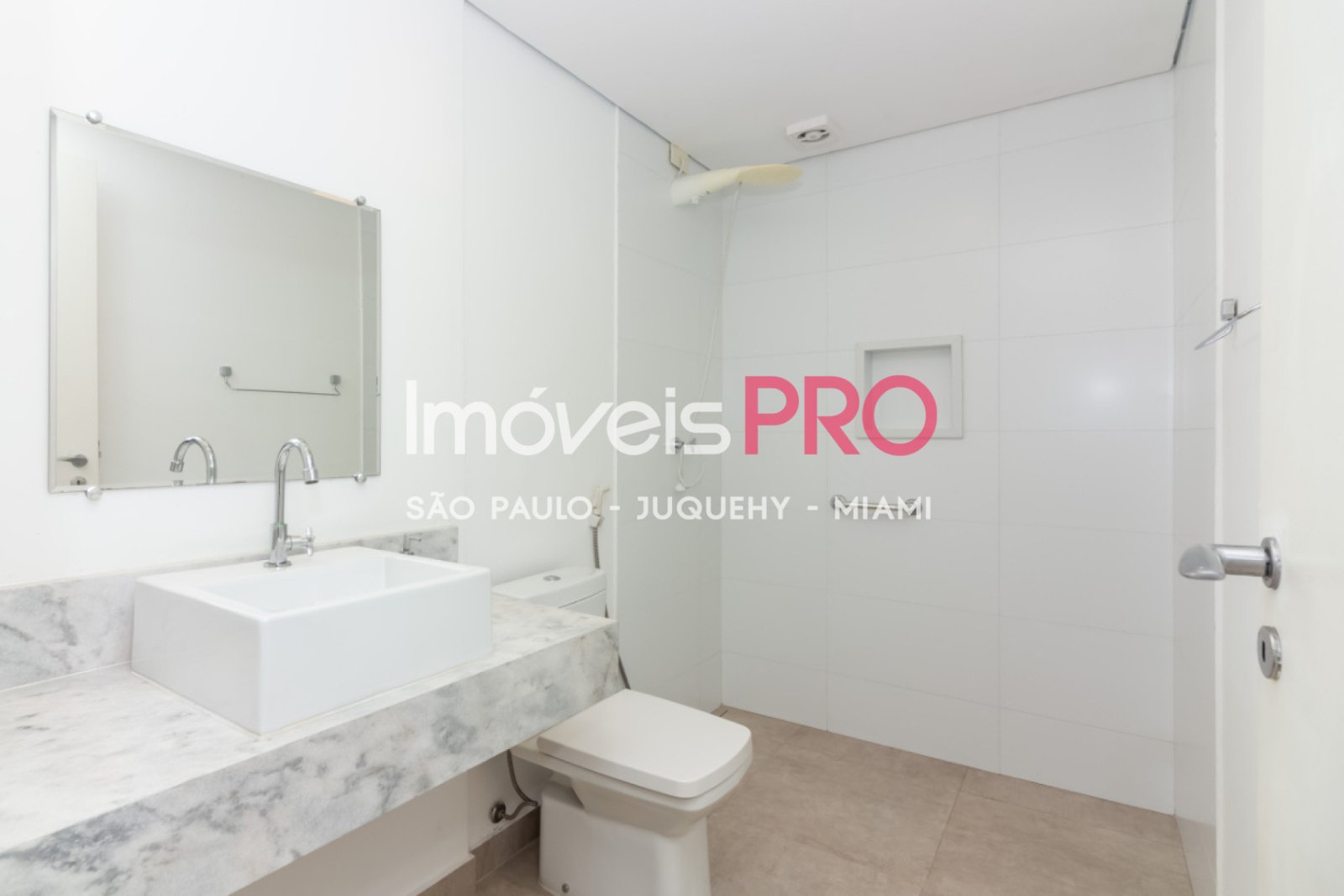 Foto :: IP40776