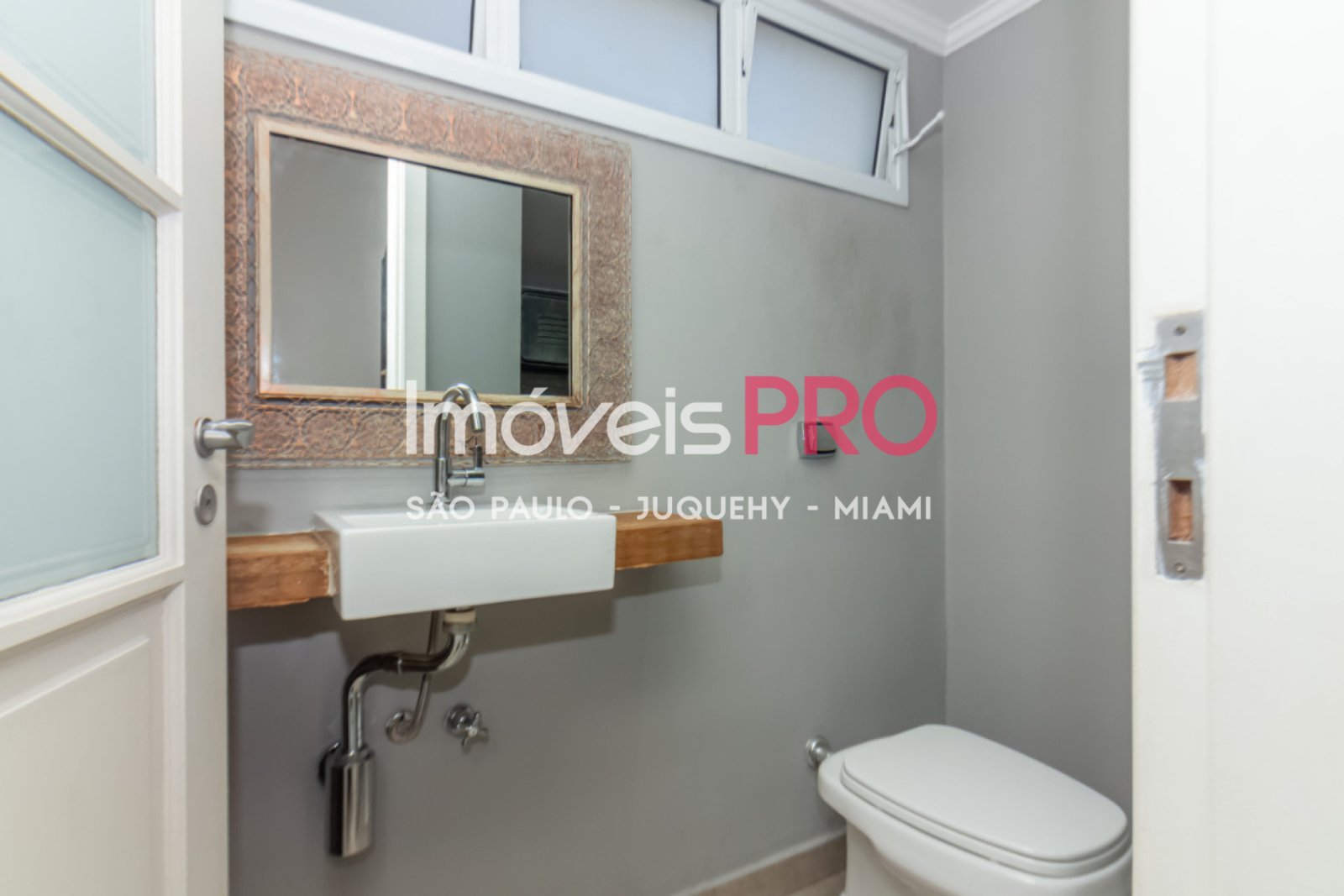 Foto :: IP40776