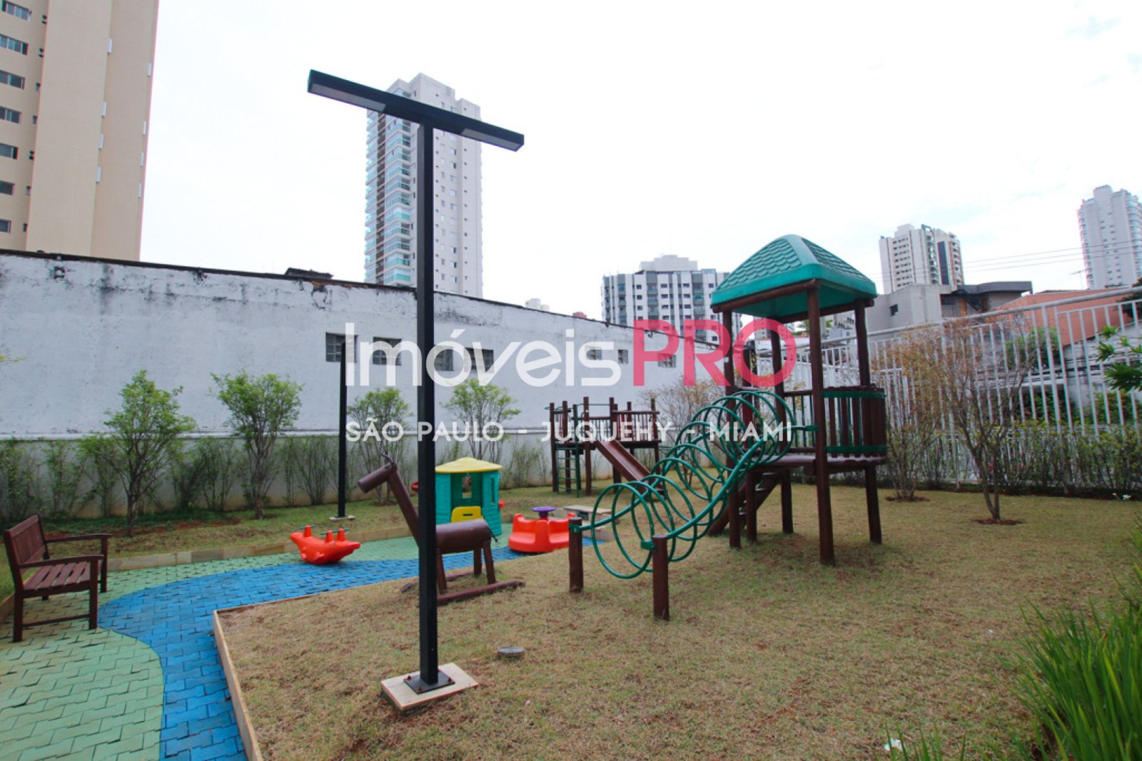 Foto :: https://assets.imoveispro.com.br/thumb/IP40800/apartamento-venda-vila-mariana_IP40800_23_1920x1080.jpg?