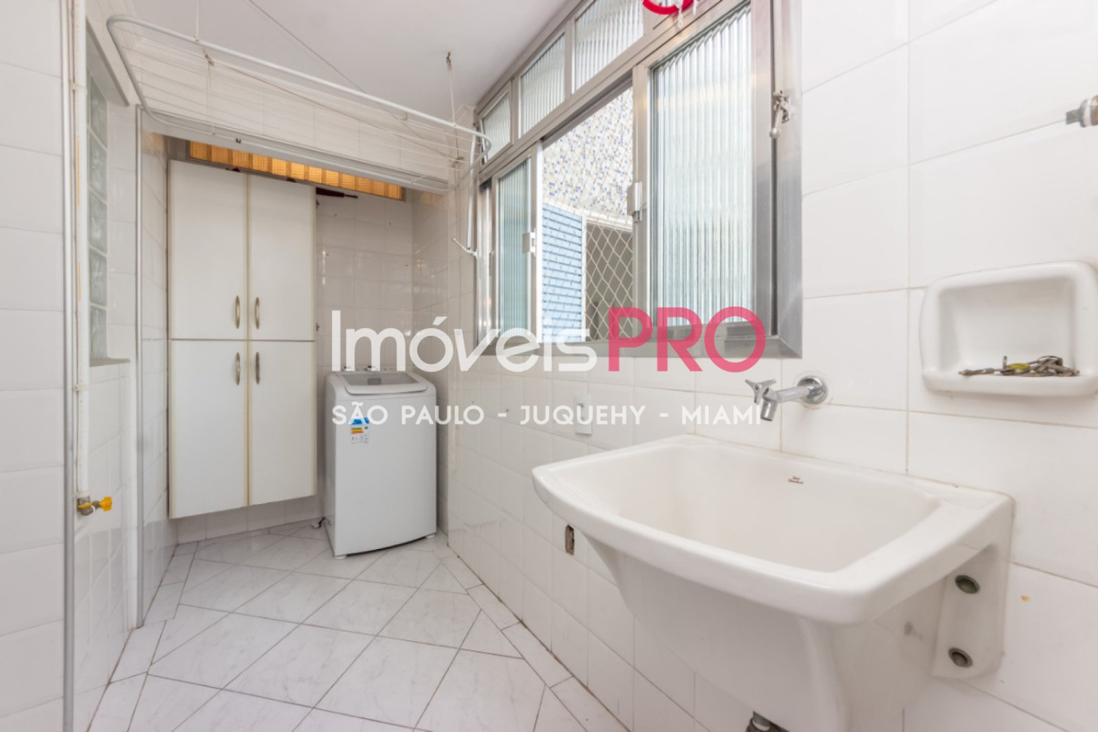 Foto :: IP40833