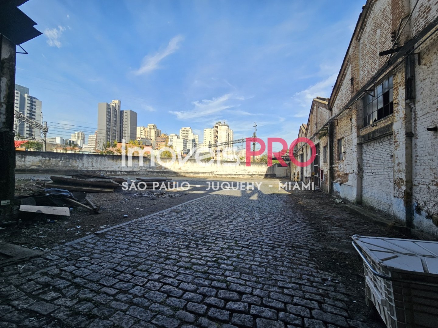 Foto :: https://assets.imoveispro.com.br/thumb/IP40841/galpao-venda-bom-retiro_IP40841_11_1920x1080.jpg?