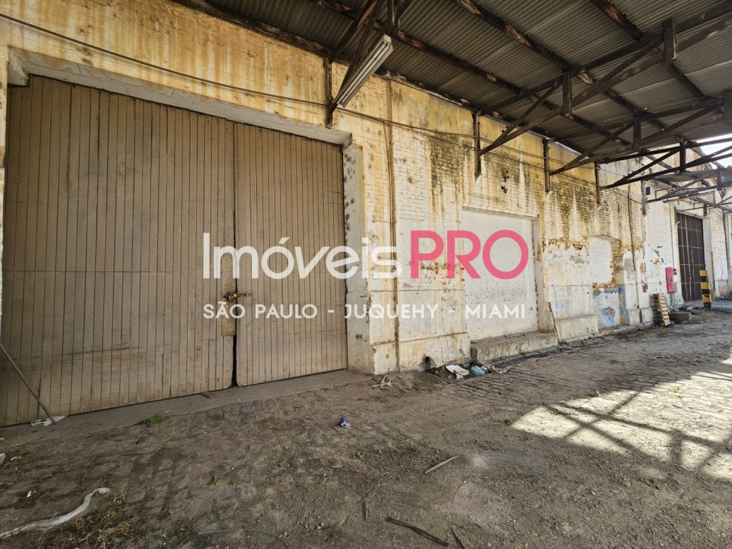 Foto :: https://assets.imoveispro.com.br/thumb/IP40841/galpao-venda-bom-retiro_IP40841_17_1920x1080.jpg?