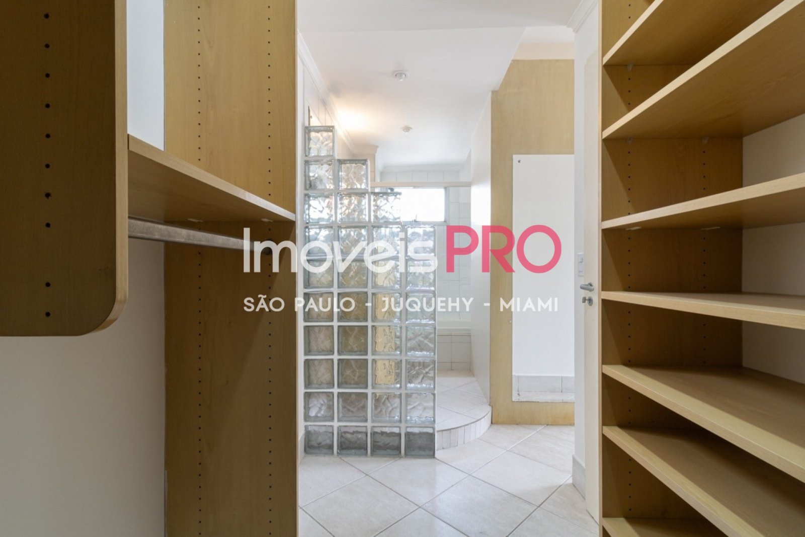 Foto :: IP40863