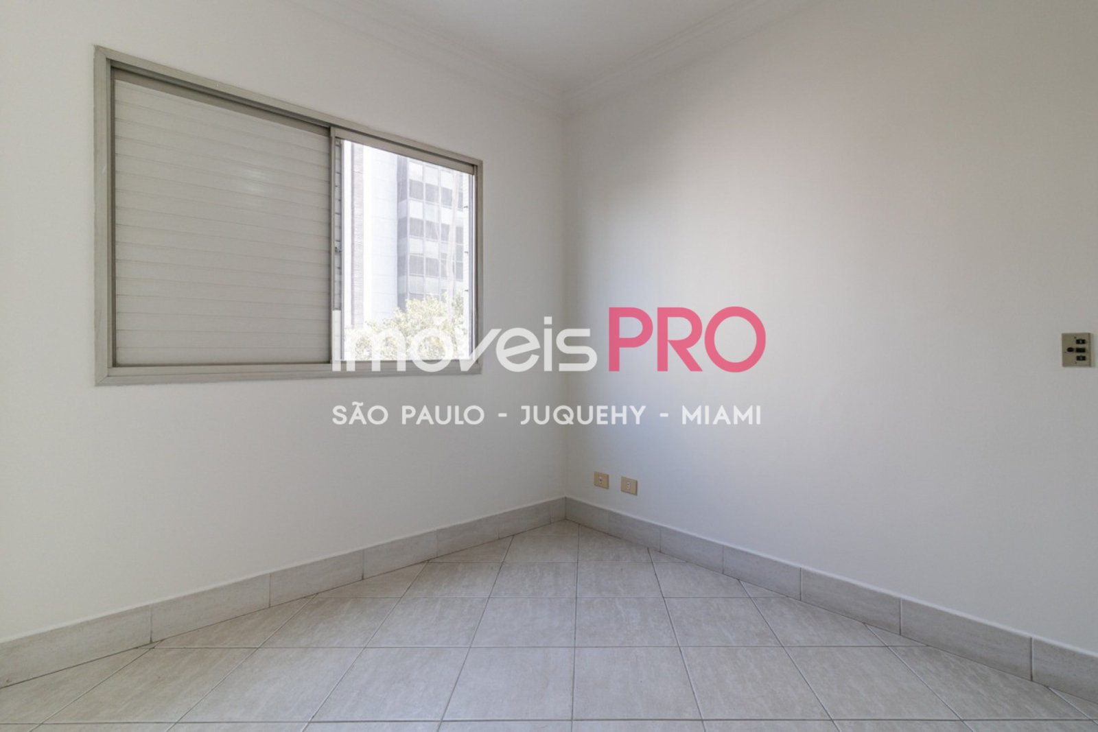 Foto :: https://assets.imoveispro.com.br/thumb/IP40863/apartamento-venda-itaim-bibi_IP40863_23_1920x1080.jpg?