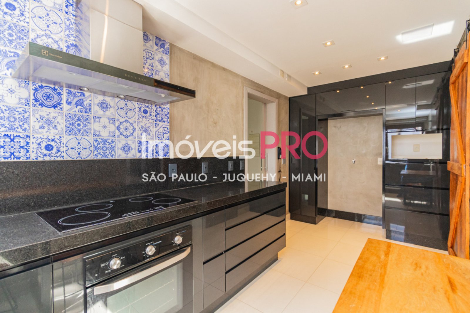 Foto :: https://assets.imoveispro.com.br/thumb/IP40908/apartamento-venda-granja-julieta_IP40908_29_1920x1080.jpg?