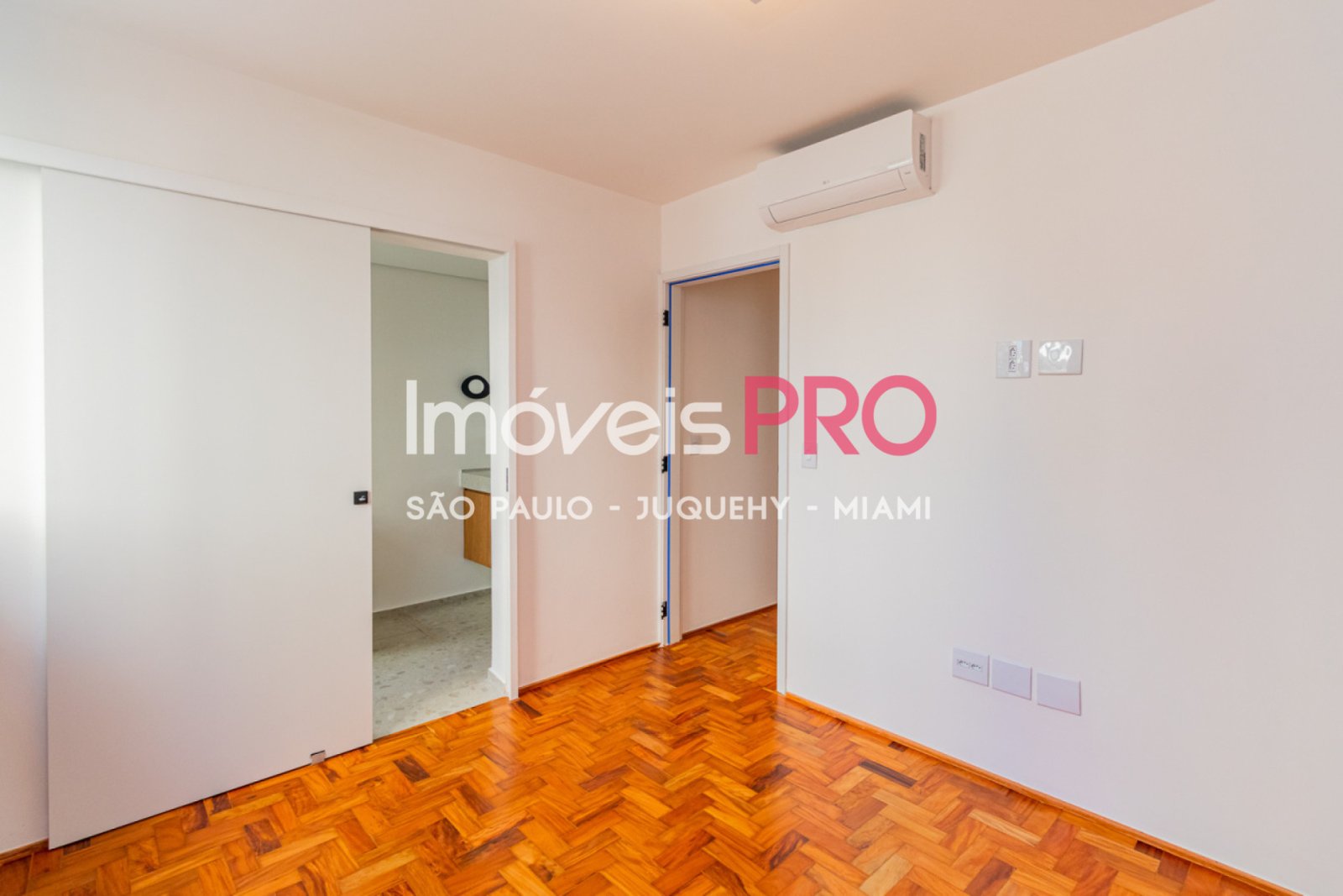 Foto :: https://assets.imoveispro.com.br/thumb/IP40915/apartamento-venda-itaim-bibi_IP40915_11_1920x1080.jpg?