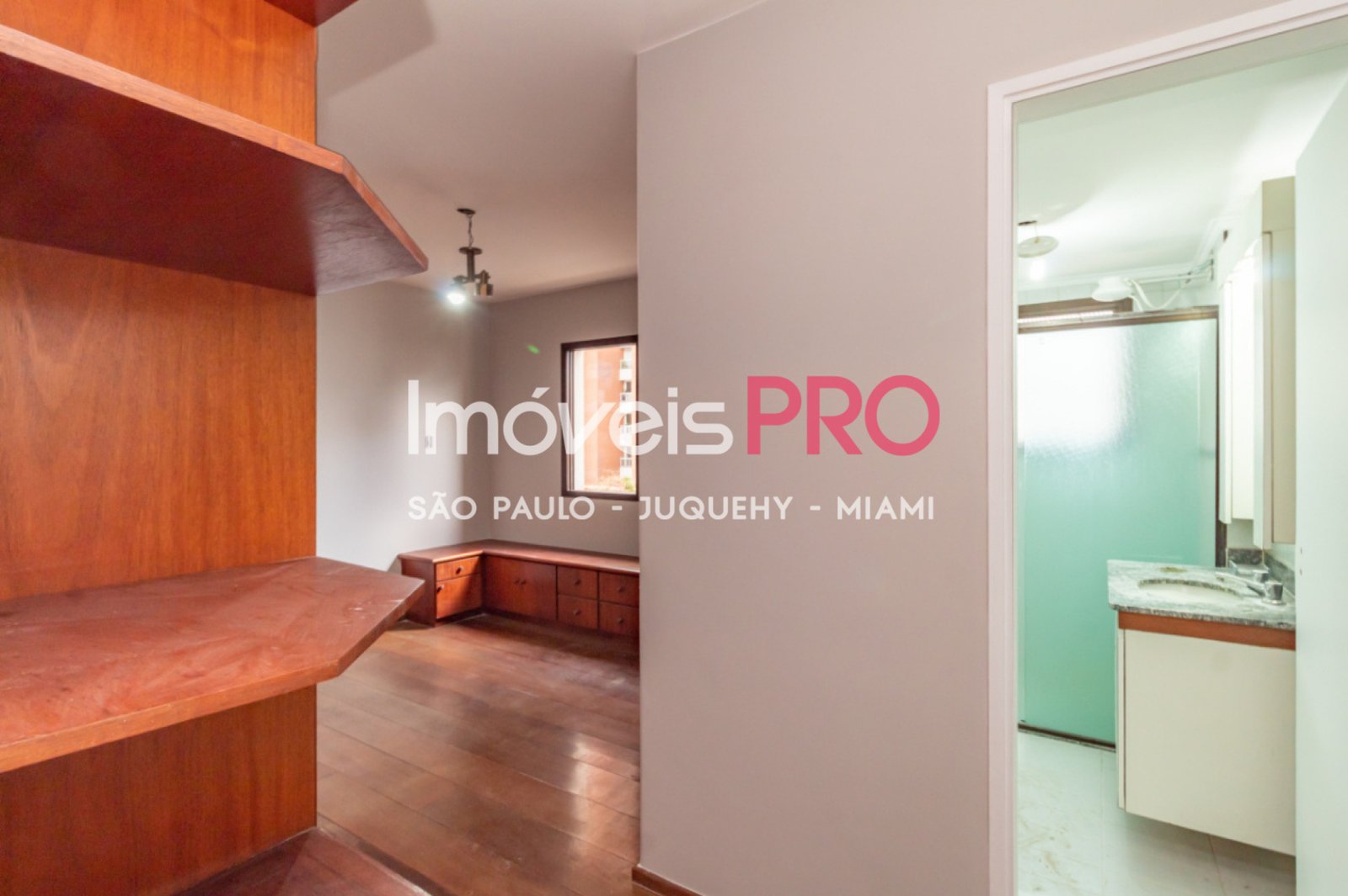 Foto :: IP40923