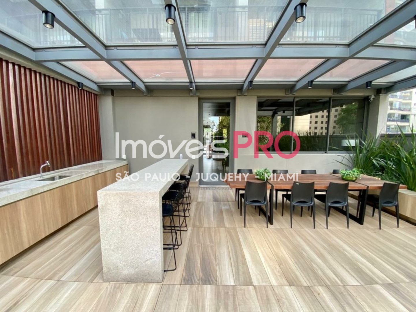 Foto :: https://assets.imoveispro.com.br/thumb/IP40950/apartamento-venda-moema_IP40950_17_1920x1080.jpg?
