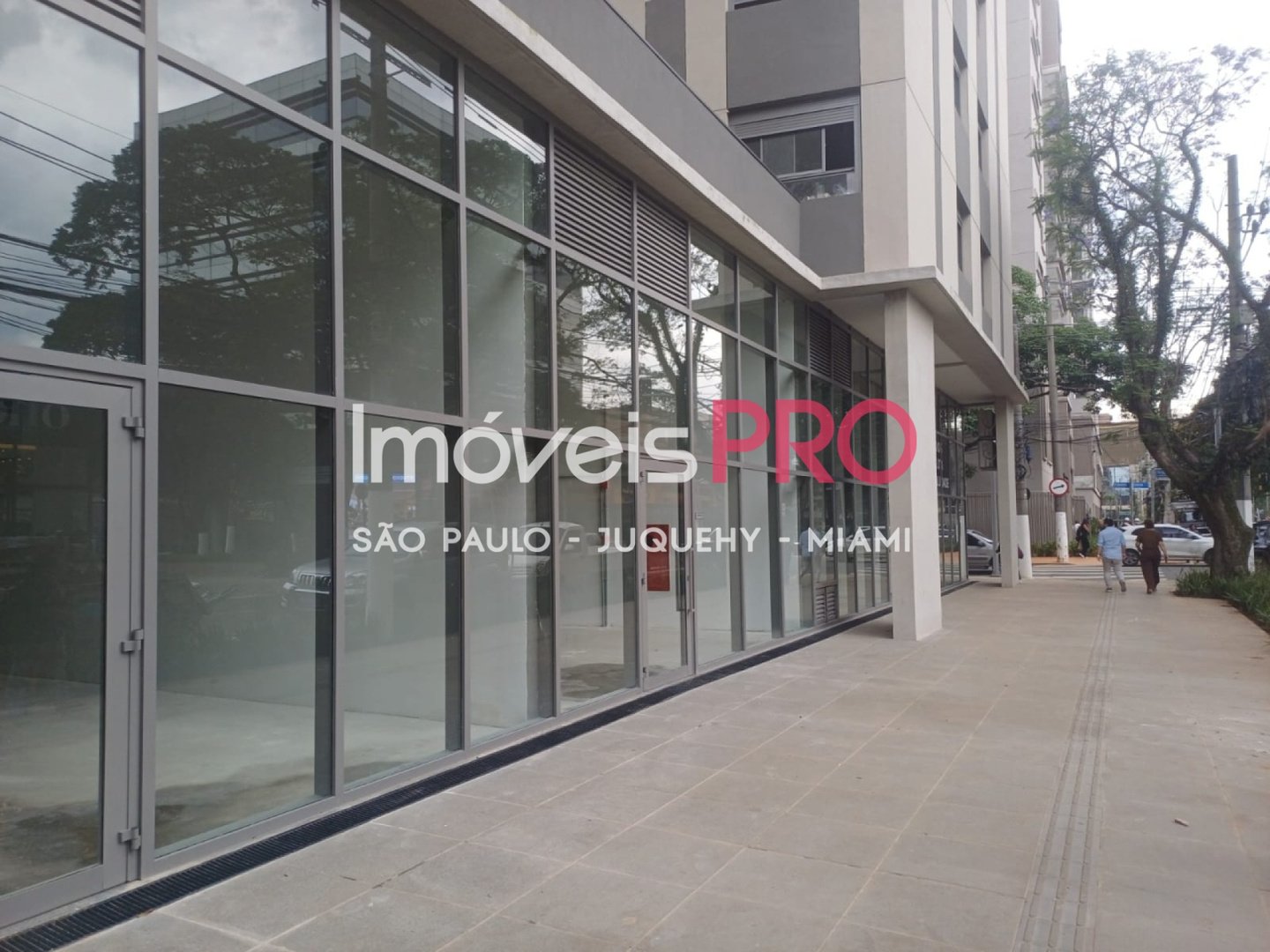 Loja, 332 m², para alugar em Moema — foto 1 de 7