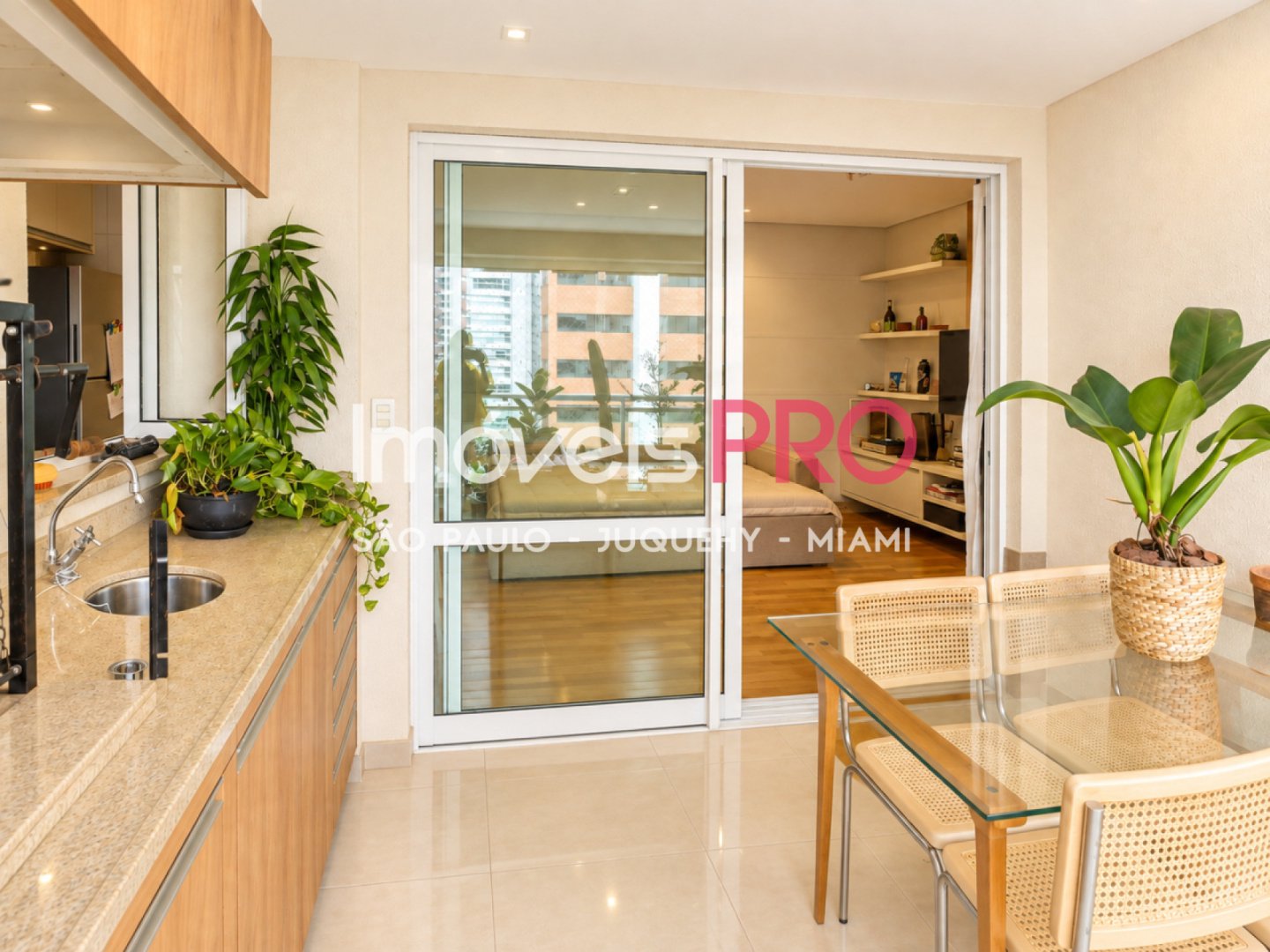 Apartamento de 2 quartos, 67 m², à venda em Indianópolis — foto 2 de 35