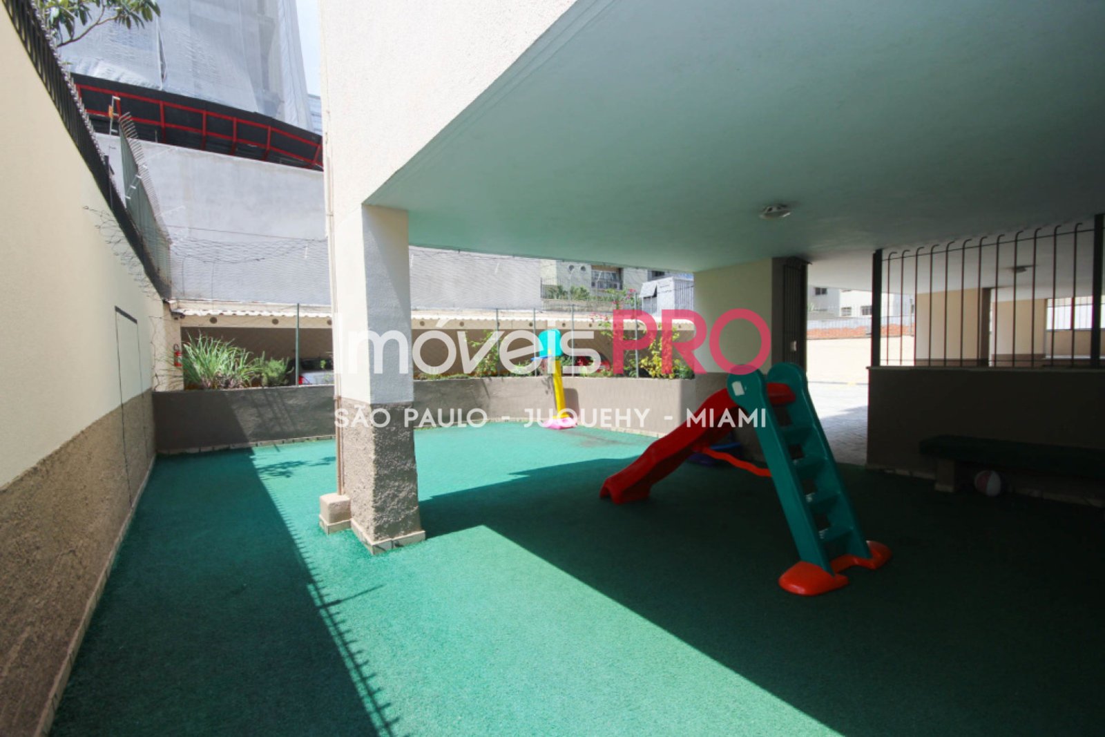 Foto :: https://assets.imoveispro.com.br/thumb/IP5037/apartamento-venda-moema_IP5037_11_1920x1080.jpg?