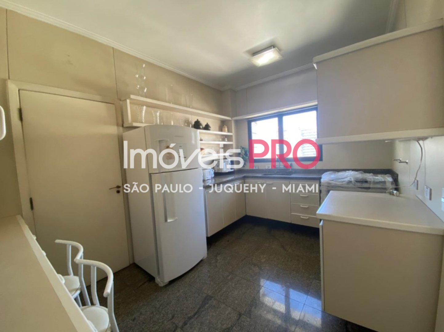 Foto :: https://assets.imoveispro.com.br/thumb/IP8246/apartamento-venda-moema_IP8246_11_1920x1080.jpg?