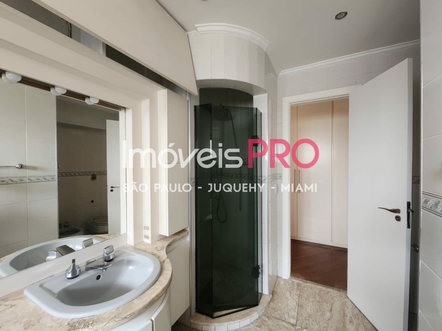 Foto :: https://assets.imoveispro.com.br/thumb/IP8246/apartamento-venda-moema_IP8246_29_1920x1080.jpg?