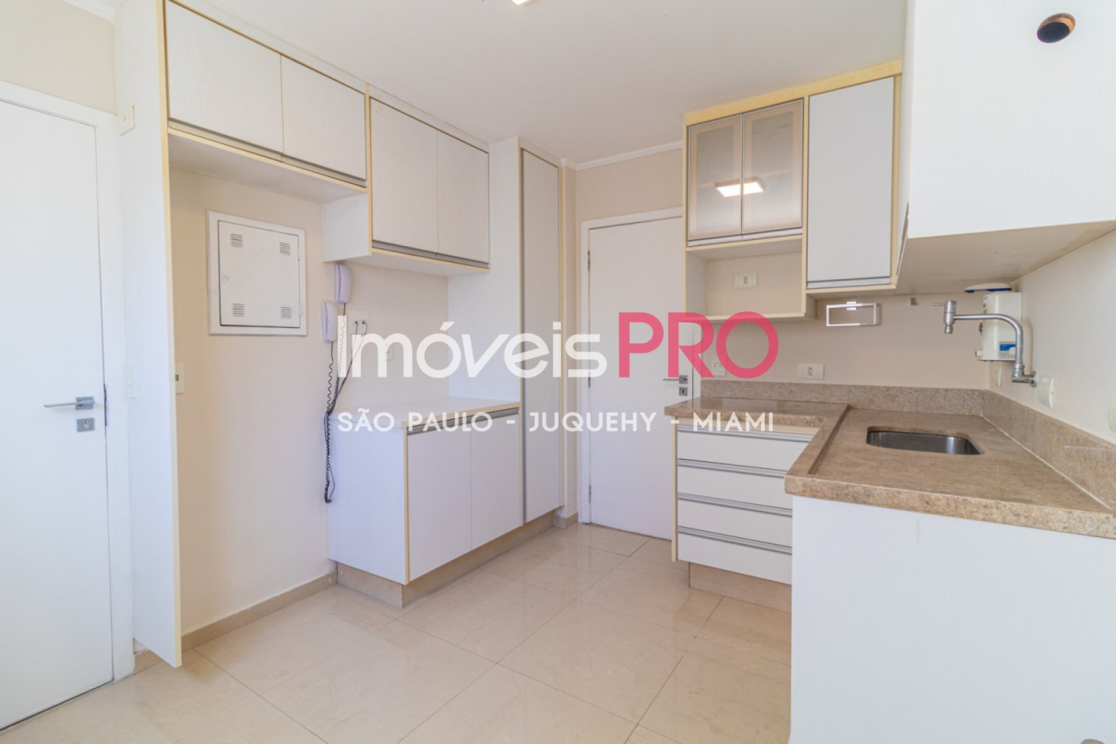 Foto :: https://assets.imoveispro.com.br/thumb/IP833/apartamento-venda-itaim-bibi_IP833_17_1920x1080.jpg?